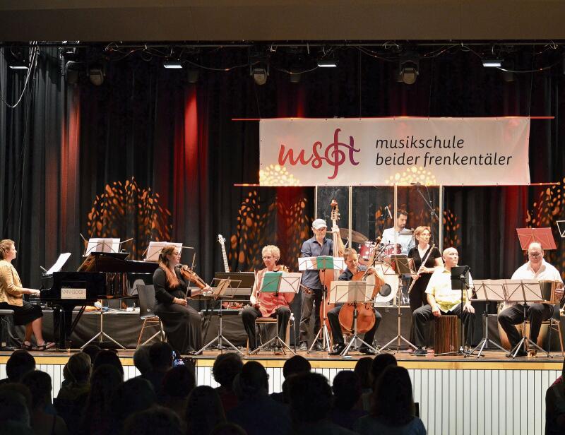 Seit vielen Jahren bietet die renommierte Musikschule mit seinen 28 Lehrerinnen und Lehrern einen qualitativ hochstehenden Musikunterricht an.