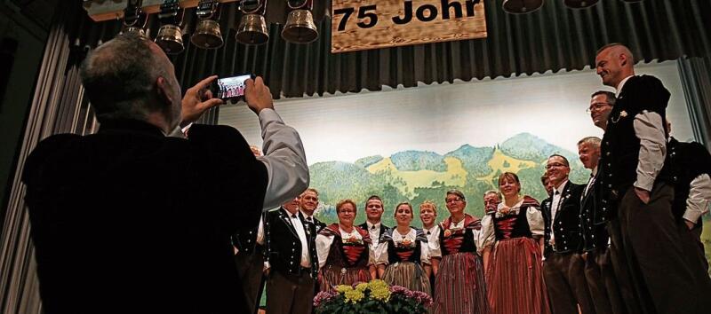 Präsident Raymond Tanner fotografierte seine Jodlerkamerädli und schickte das Bild mit Genesungswünschen sofort weiter an ein abwesendes Mitglied. Kameradschaft eben.