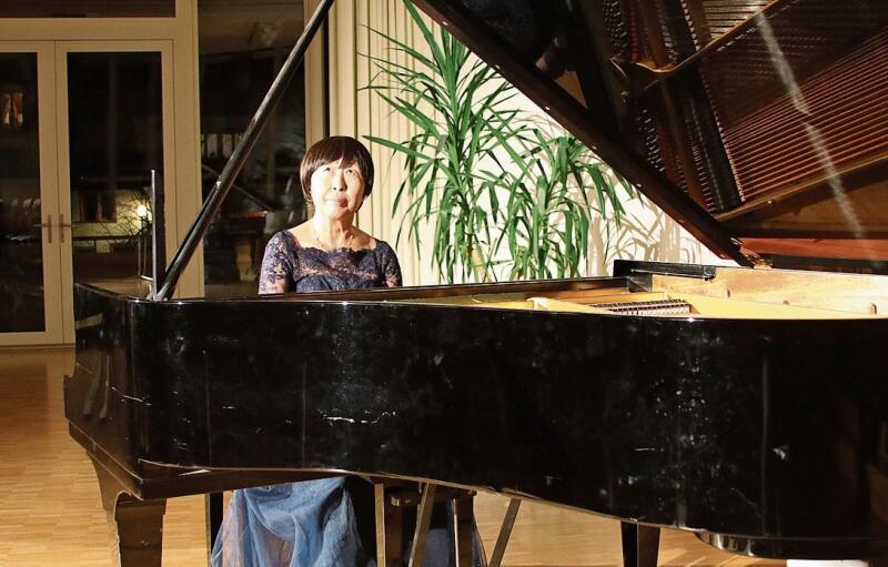 Ein Chopin-Abend mit Jungsook Lee-Oh: Mit malerischen, verspielten und melancholischen Tönen führte die Pianistin das Publikum behutsam in die Gefühlswelt des romantischen Komponisten ein. Textstellen aus dem Roman «Ein Winter auf Mallorca» von George Sand vervollständigten das Bild eines Künstlers, der innerlich zerrüttet war, aber unvergleichliche Musik schuf.