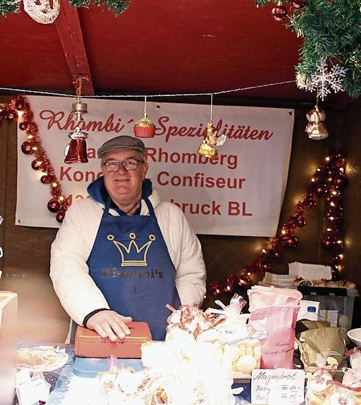 Philip Bühler, KMU Liestal, bei der Eröffnungsrede beim Törli.
         
         
            Lebkuchen, Magenbrot und weitere Backwaren gab es bei «Rhombi’s Spezialitäten».
         
         
            Gutzi, Grättimänner und Gestrickes verkaufte der Egghof Arisdorf.