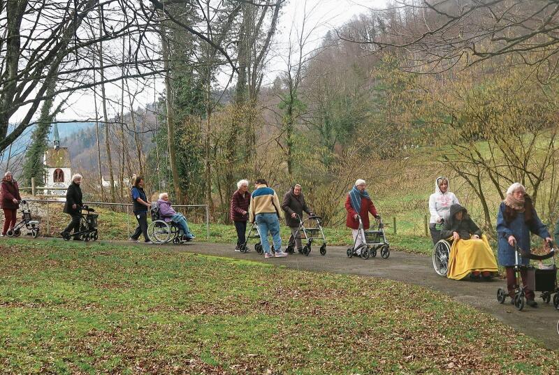 Alle wollen an der Einweihung dabei sein.