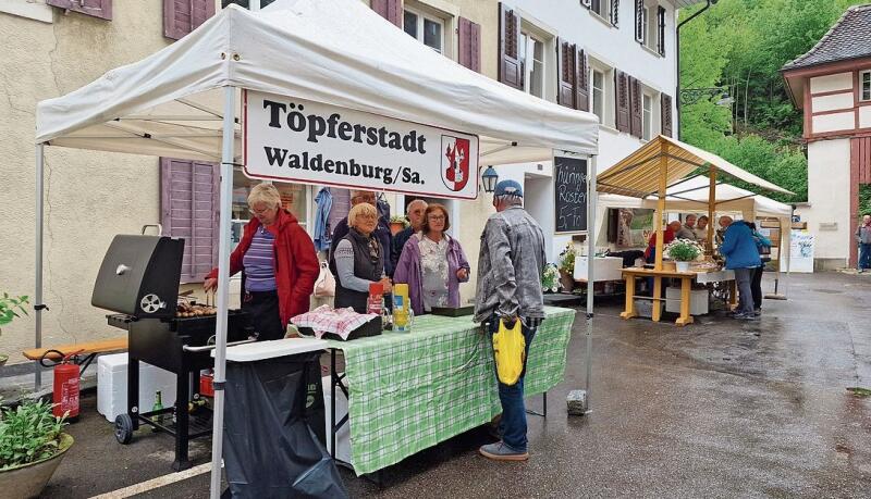 Sie hatten acht Stunden Fahrzeit von Waldenburg in Sachsen nach Waldenburg Baselland, mit feinen Thüringer Bratwürsten.
