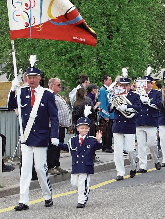 Das Maskottchen des MV Bubendorf erobert das Publikum.