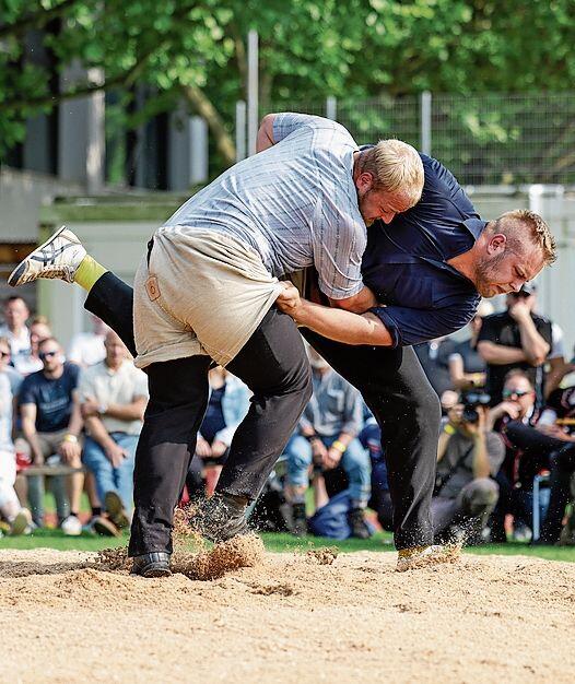 Der Schlussgang zwischen Lars Voggensperger (links) und Adrian Odermatt brachte keinen Sieger.