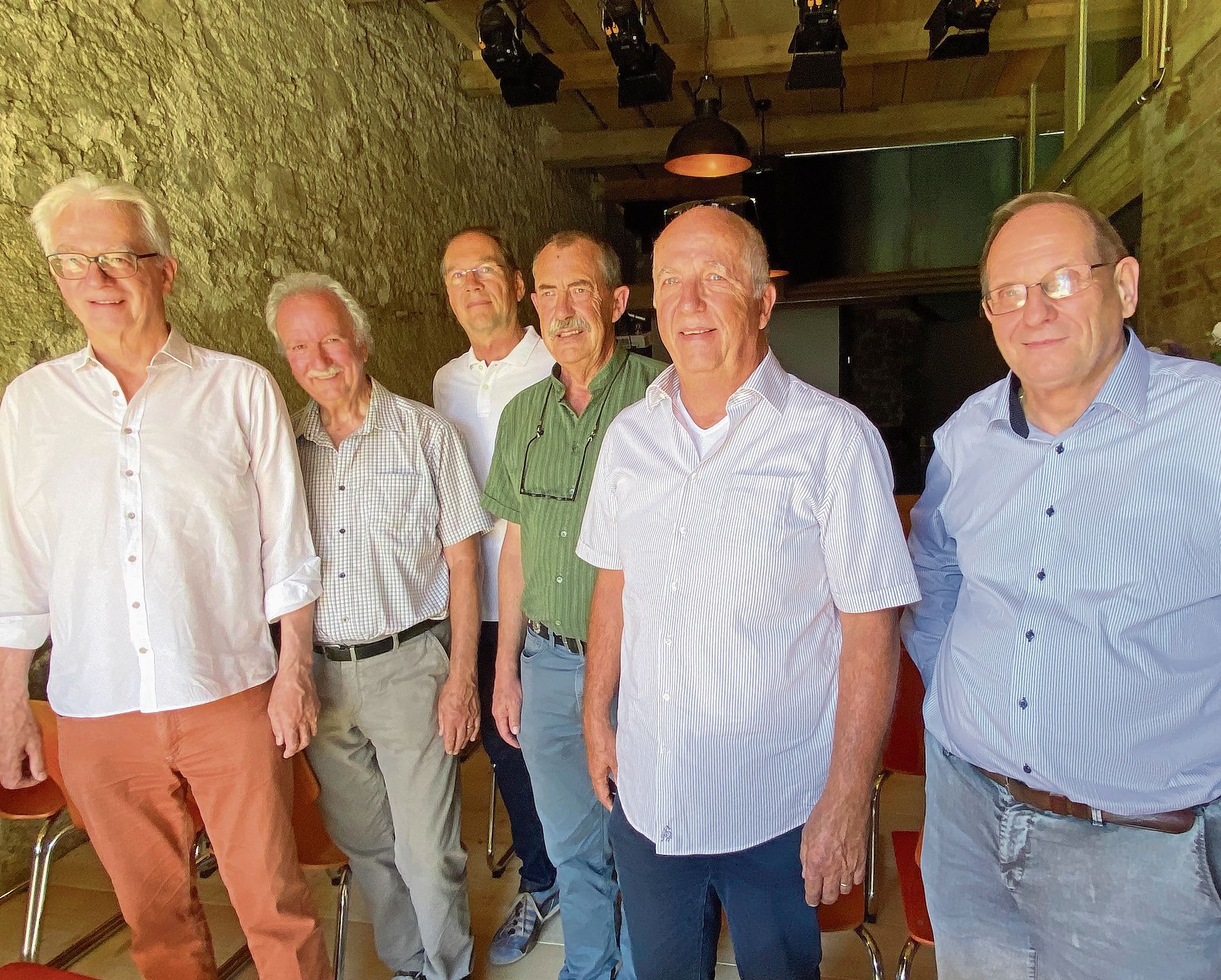 Die am Bau involvierten «Offiziellen», Hansruedi Sutter, Urs Dettwiler, Christoph Sutter, Rémy Suter, Fritz Sutter und Stephan von Daeniken (v.l.) genossen die Eröffnung am vergangenen Samstag sehr. Fotos: W. Wenger