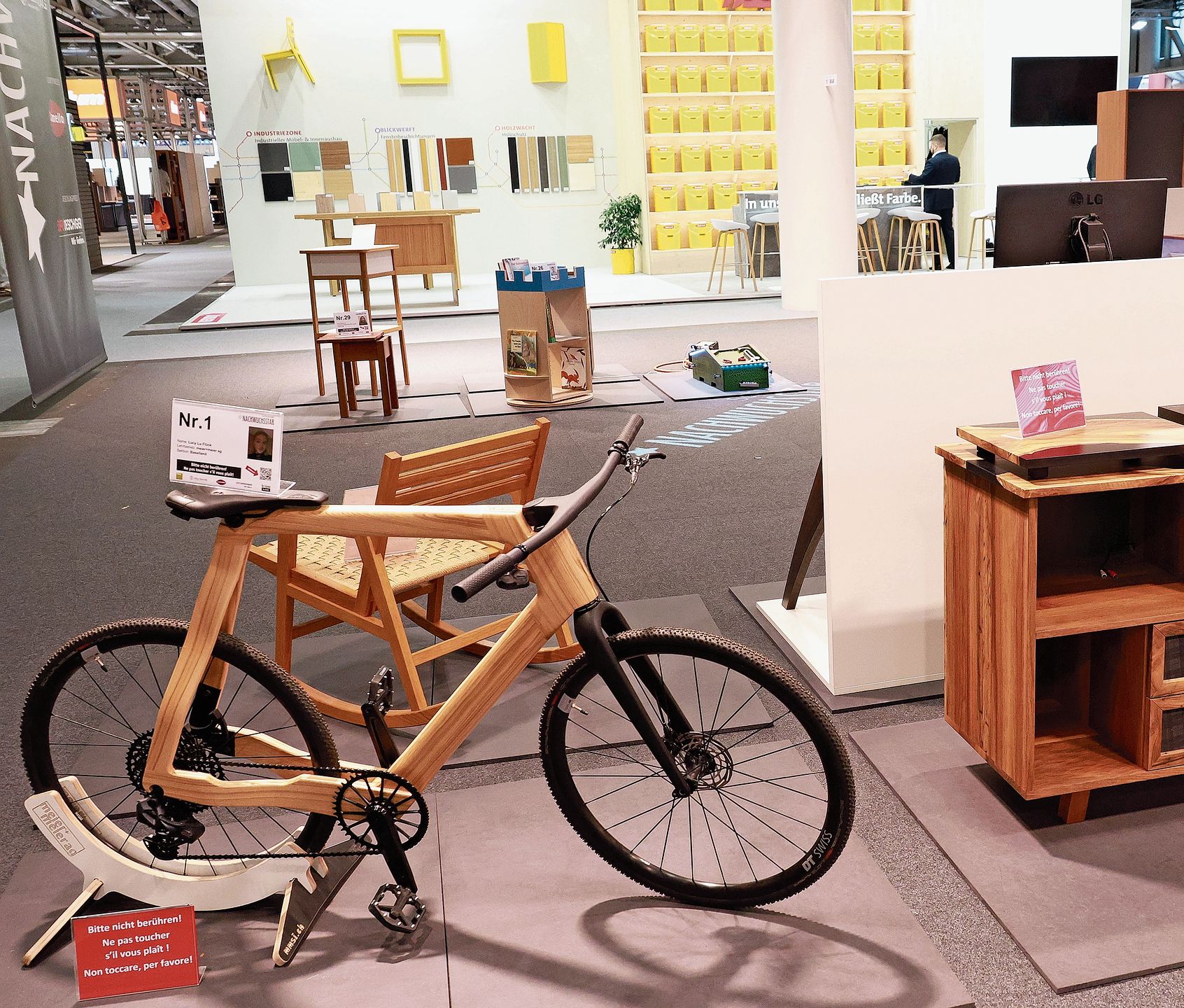 Holzvelo und Multimediamöbel von Björn Gilgen.