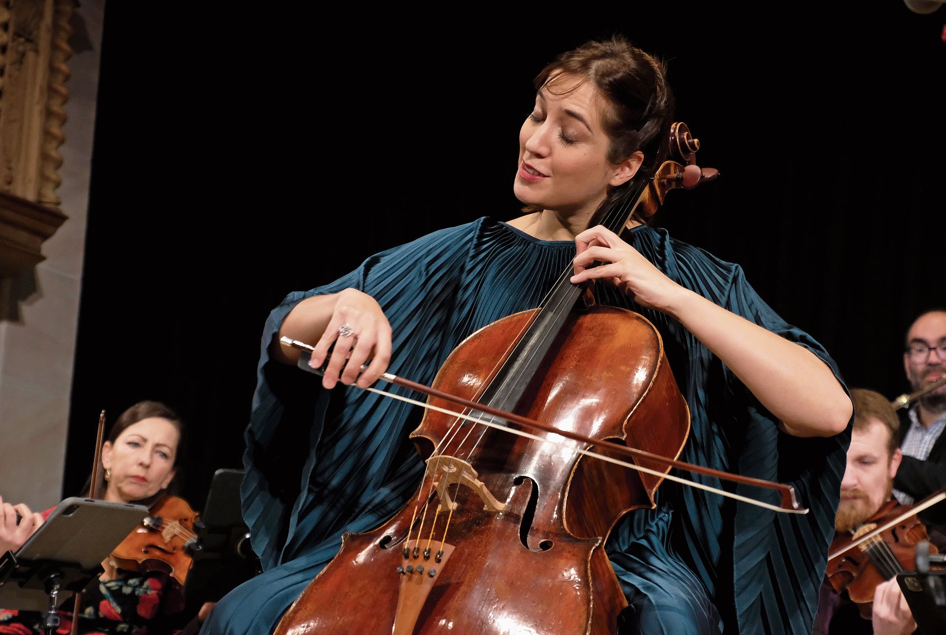 Ein Höhepunkt des Finales: Saint-Saens, interpretiert von Camille Thomas und den CHAARTS.  Ein Höhepunkt des Finales: Saint-Saens, interpretiert von Camille Thomas und den CHAARTS.