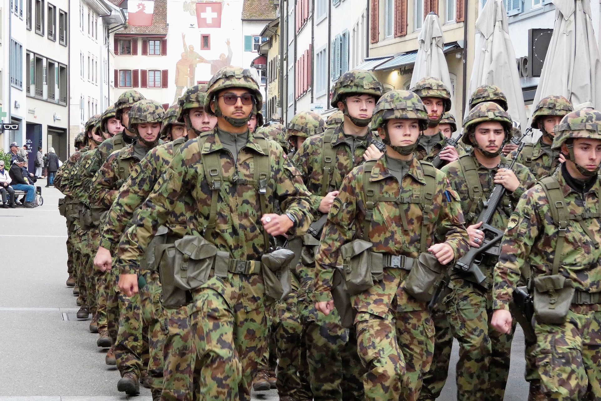 Zackiger Auftritt der Of-Aspiranten.Fotos: U. Fluri Zackiger Auftritt der Of-Aspiranten.Fotos: U. Fluri