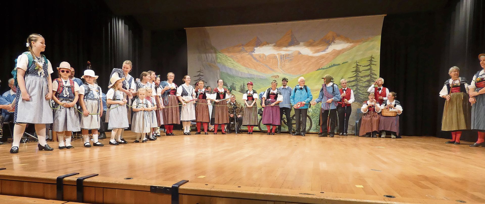 Die Trachtengruppe sorgte für einen unterhaltsamen Heimatabend. 