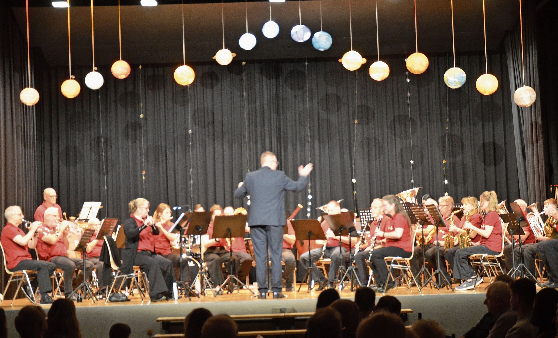 Der noch junge Musikverein Lupsingen Seltisberg spielte kosmische Performances.