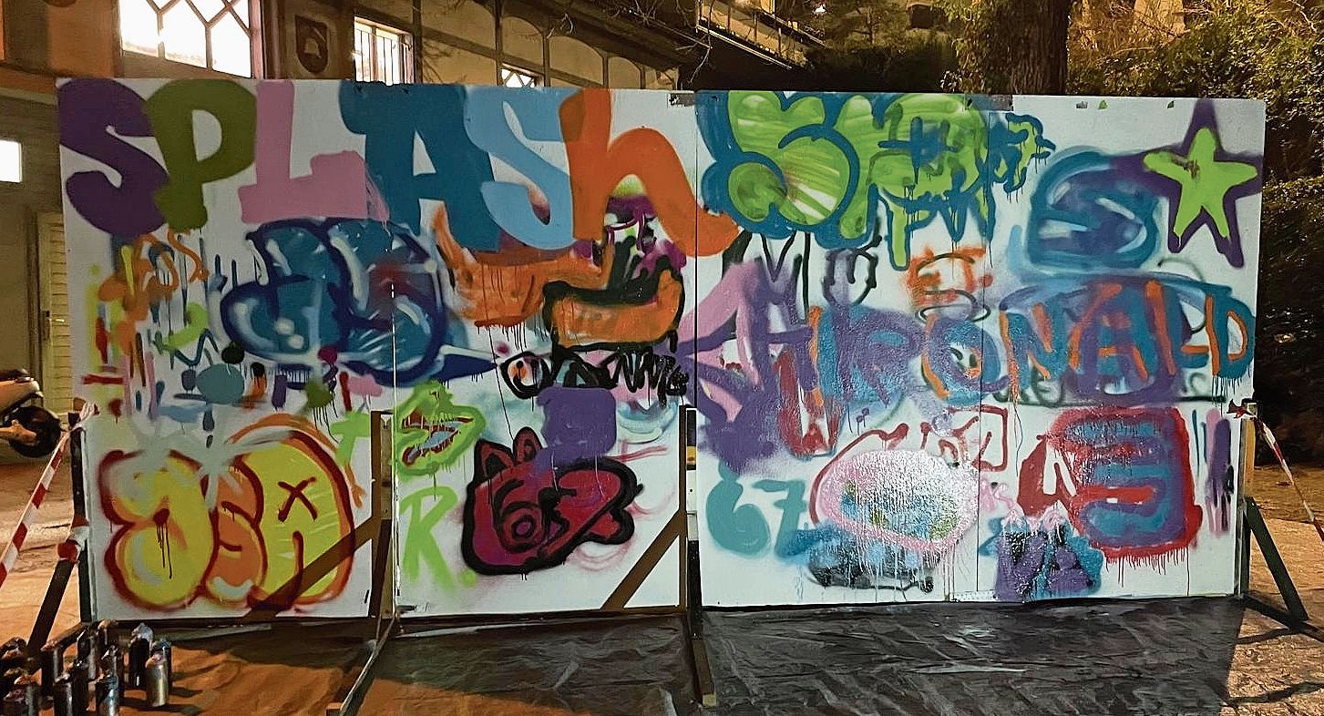 Vor dem Jugendzentrum entstanden Graffiti-Kunstwerke.Fotos: S. Moor Vor dem Jugendzentrum entstanden Graffiti-Kunstwerke.Fotos: S. Moor