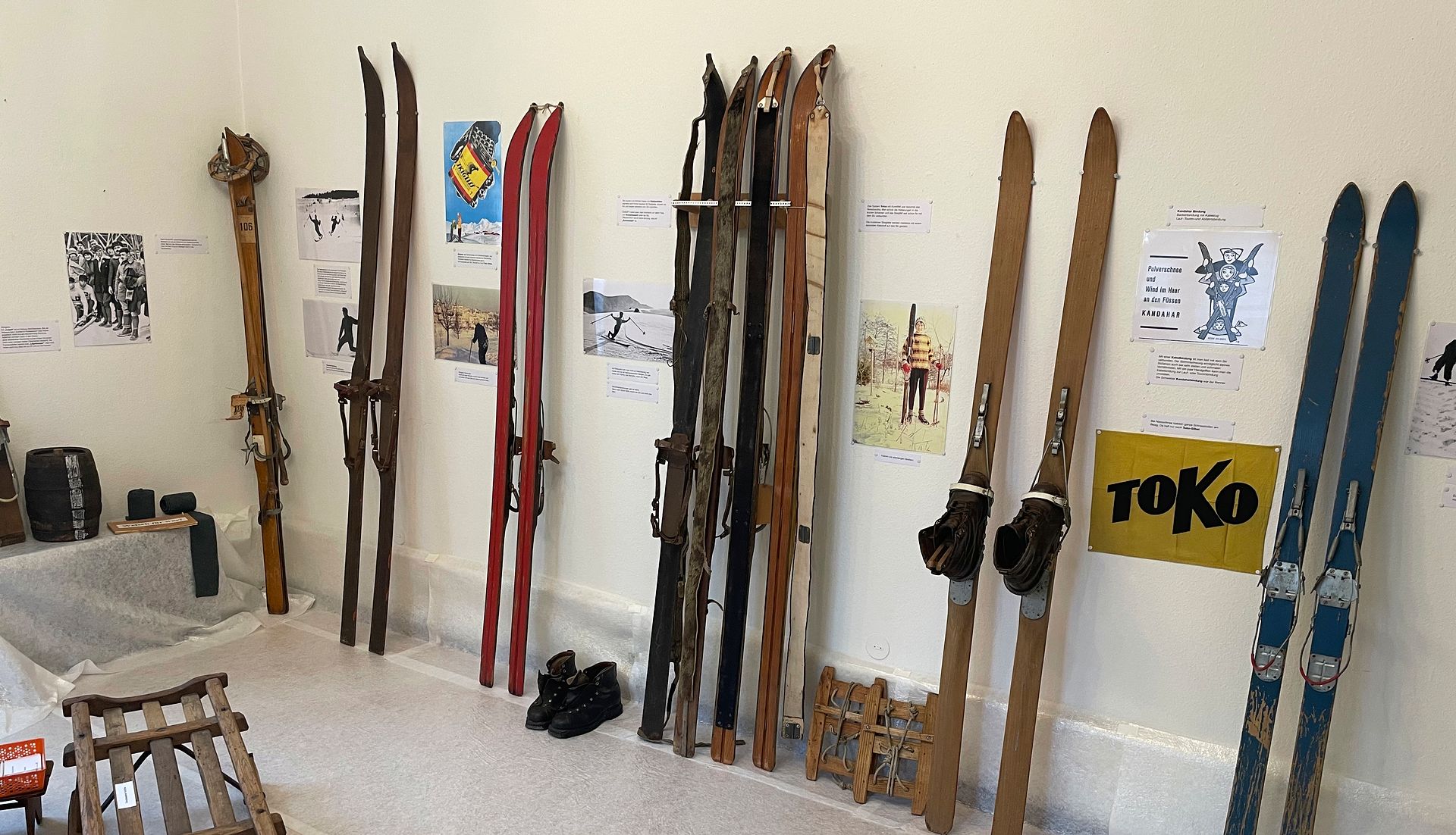 Immer wieder spannend und aufschlussreich: Skis aus früheren Zeiten. Immer wieder spannend und aufschlussreich: Skis aus früheren Zeiten.