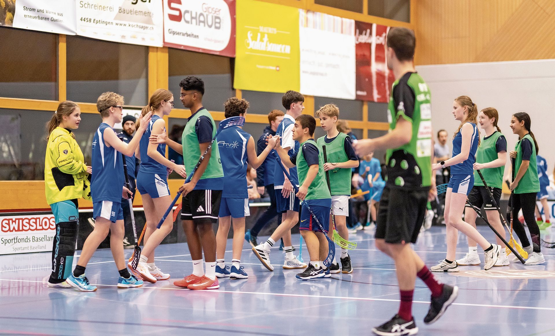 Faires Abklatschen nach dem Spiel.Fotos: M. Herrmann Faires Abklatschen nach dem Spiel.Fotos: M. Herrmann