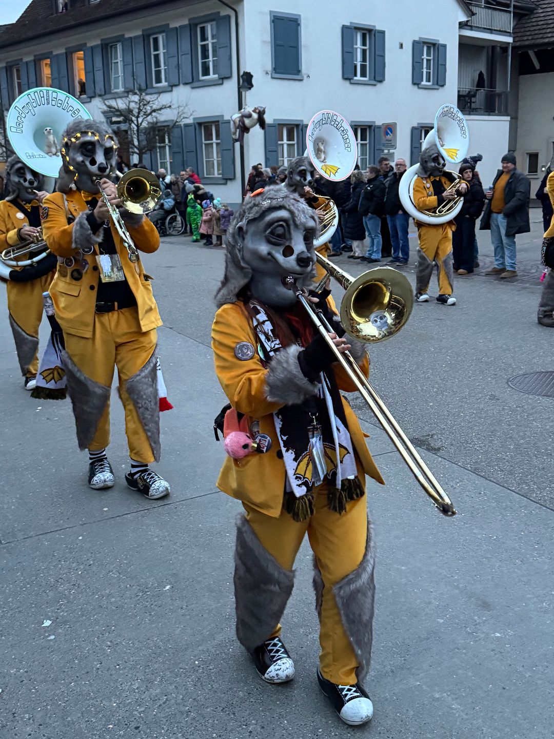 Die «Aerdwyblischränzer» Thürnen. 