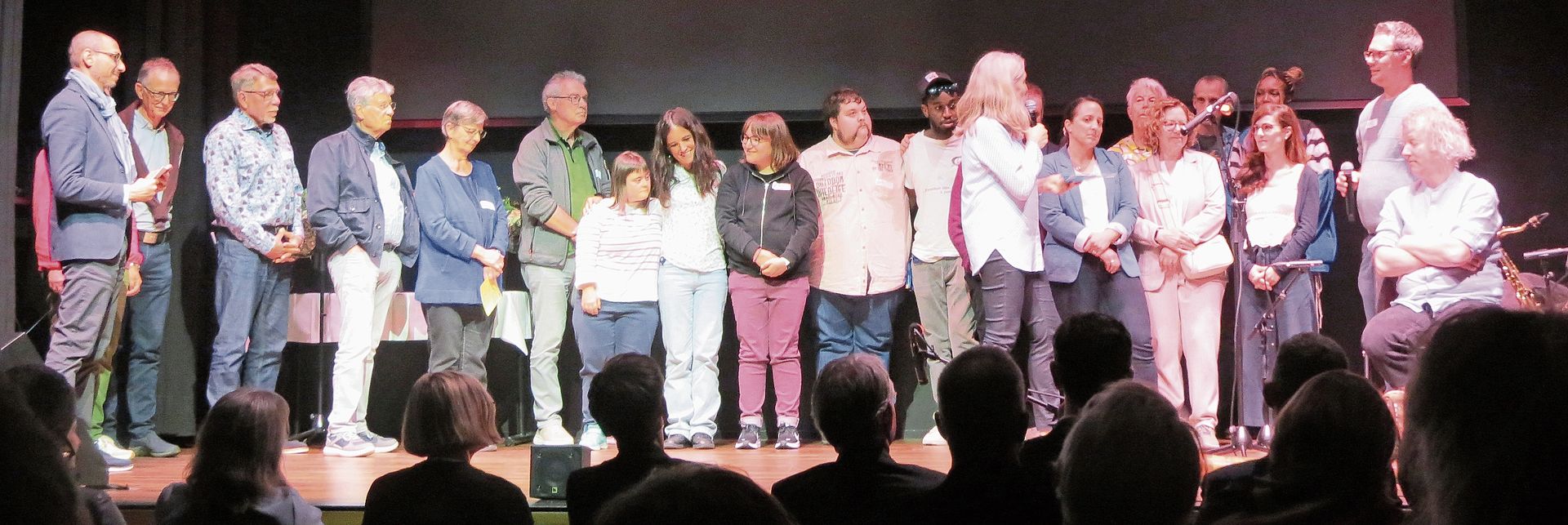 Sämtliche Nominierten für den Förderpreis auf der Bühne. Fotos: S. van Riemsdijk
