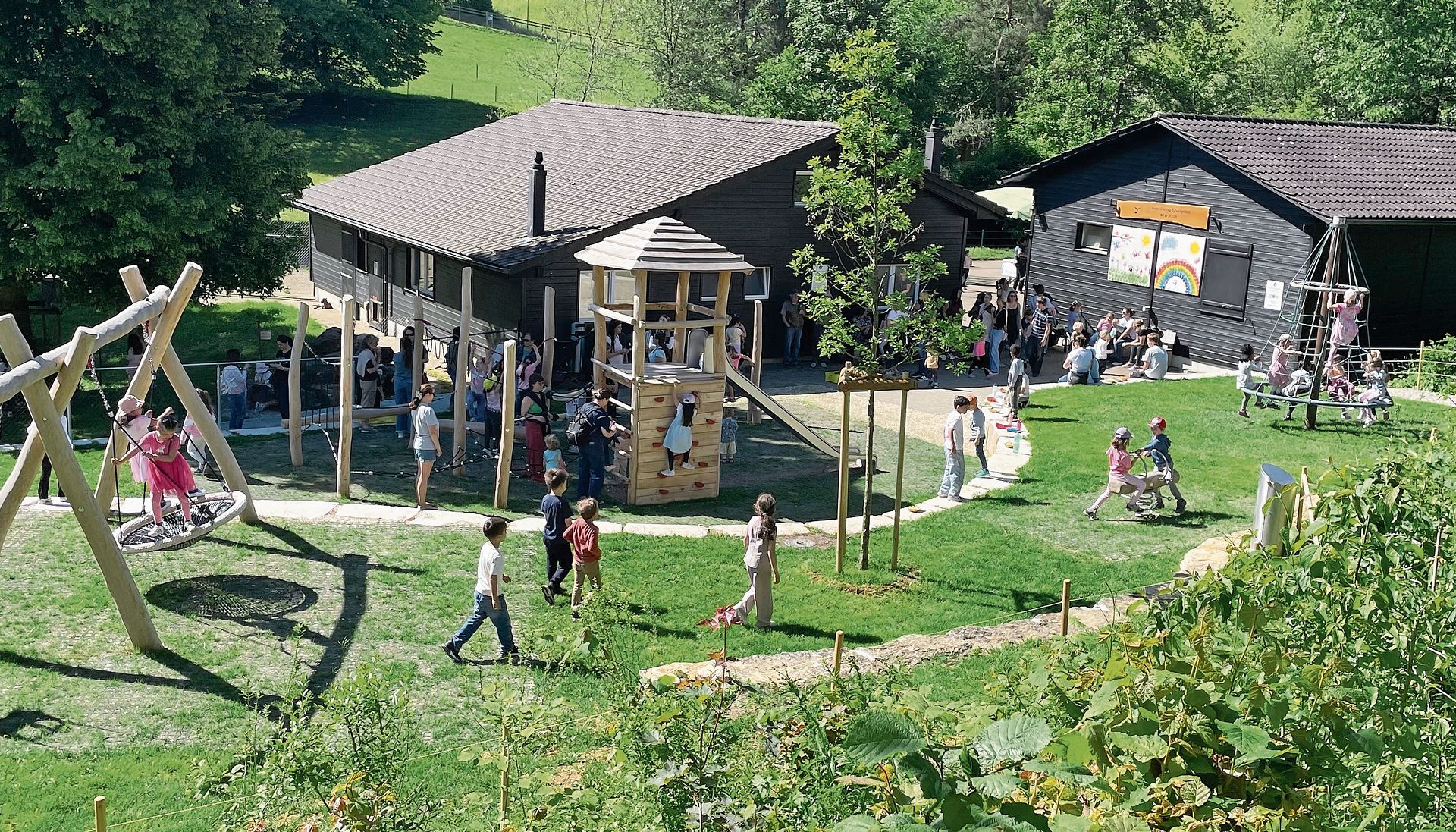 Der neue Spielplatz im Tierpark Weihermätteli auf einen Blick. Fotos: M. Stöcklin Der neue Spielplatz im Tierpark Weihermätteli auf einen Blick. Fotos: M. Stöcklin