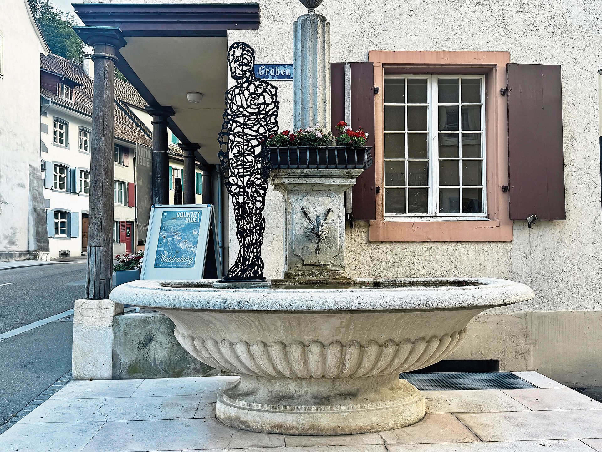 Hans Thomann «Rückgrat am Jakobsbrunnen». Hans Thomann «Rückgrat am Jakobsbrunnen».