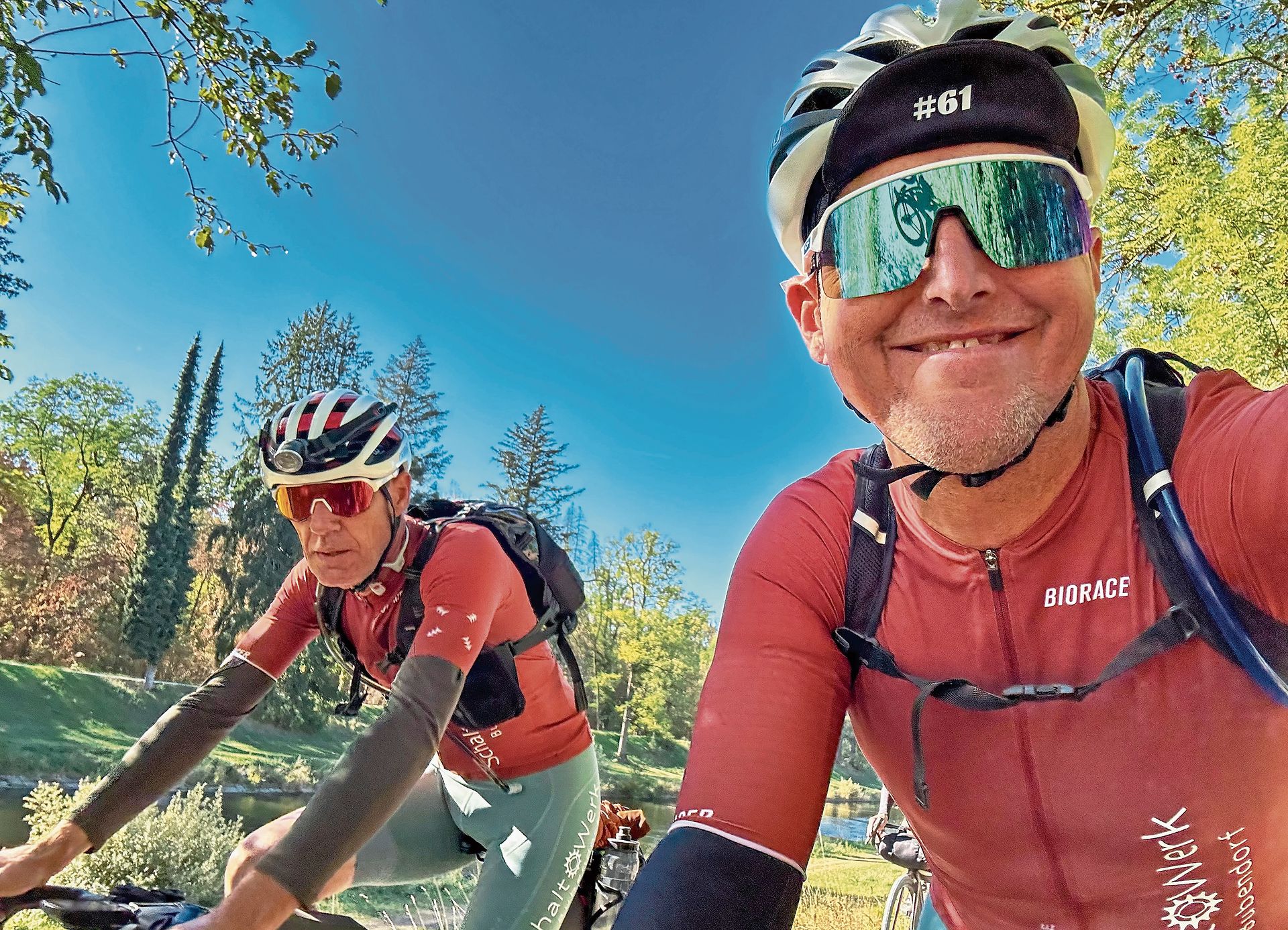Sonne und ein Lächeln, so war es für Arie Troost (links) und Michael Imhof nicht immer auf den über 800 Kilometern. Fotos: zVg Sonne und ein Lächeln, so war es für Arie Troost (links) und Michael Imhof nicht immer auf den über 800 Kilometern. Fotos: zVg