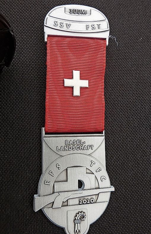 Der diesjährige Kranz mit dem Baselbieter Stab. Fotos: U. Fluri