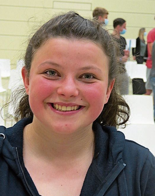 Carla: «Es war eine Freude, zeigen zu können, was wir in dem halben Jahr mit den Proben erarbeitet haben. Ich war zwar etwas nervös, es ist aber alles gut gegangen. In den Proben spürte man, dass alle Freude hatten und sich gegenseitig unterstützten. Wir wollten ja gemeinsam etwas erreichen und dies ist uns gelungen. Ich würde auf jeden Fall wieder mitmachen.»
