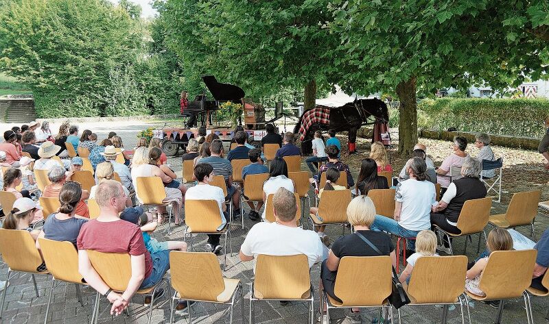 Das zahlreiche Hölsteiner Publikum. Fotos: E. Gysin
