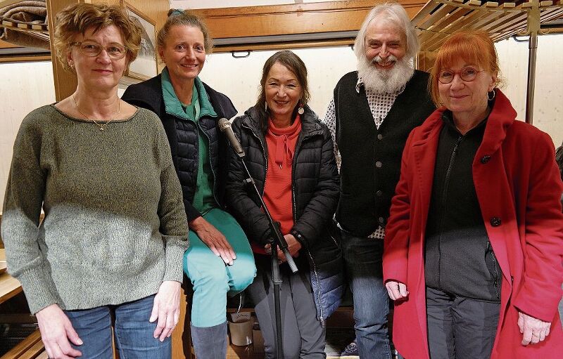 Ein Teil der Betriebsgruppe, die Wort-für-Wort organisiert: Erika Brugger; Esther Maag, Moderatorin; Dragica Marcius; Thomas Schneider und Karin Bongartz (v.l.).
