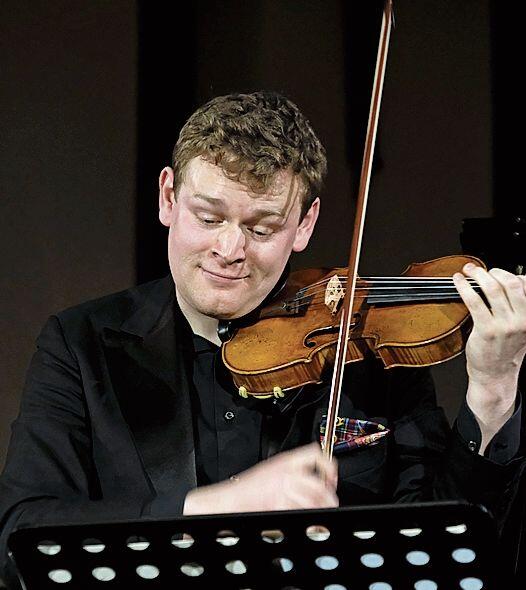 Höchste Einfühlung im Solopart des Mendelssohn-Konzerts für Violine, Klavier und Orchester d-Moll: Sebastian Bohren.