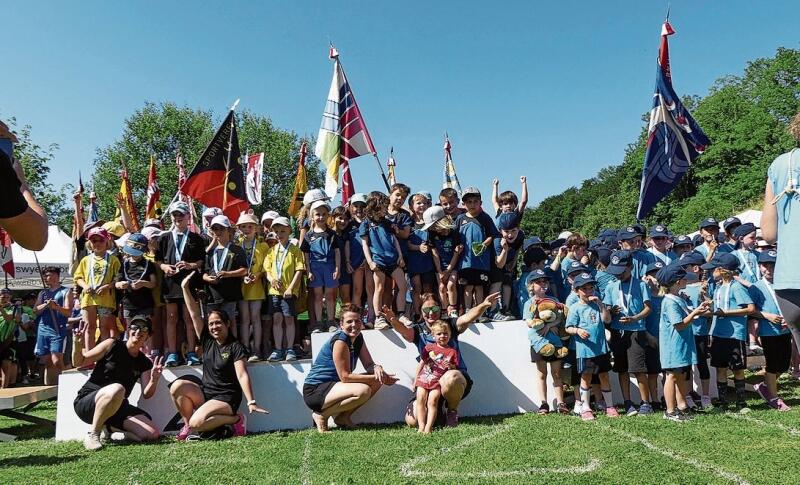 Die kleinen Buusnerinnen und Buusner vom KiTu am Feiern.   Fotos: zvg