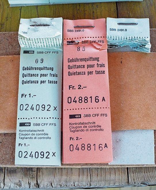 Alte Billette standen zum Kauf bereit.
