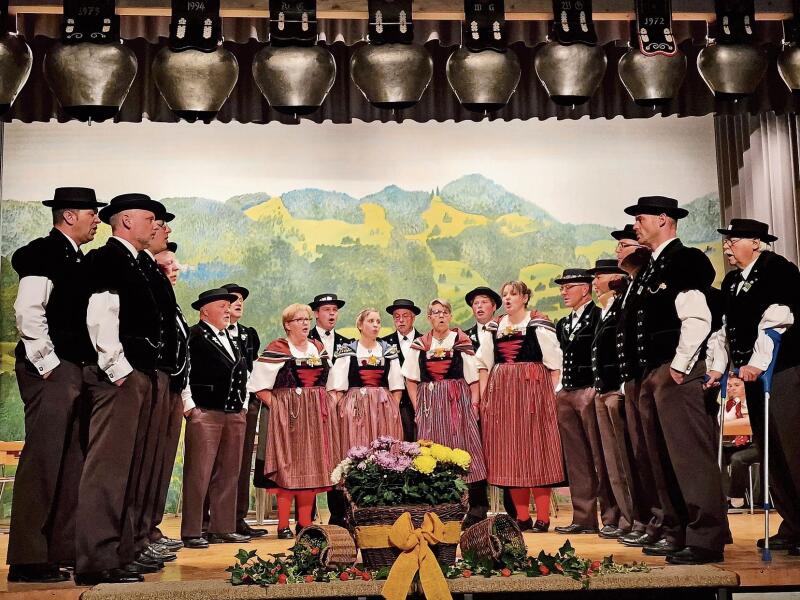Der Jodlerklub Hohwacht singt «Gwitternacht».Fotos: u. roth