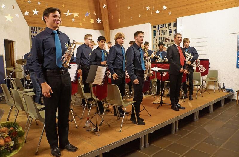 Die Jugend Brass Band der RMSL nimmt den Applaus entgegen.Fotos: HP. Thommen