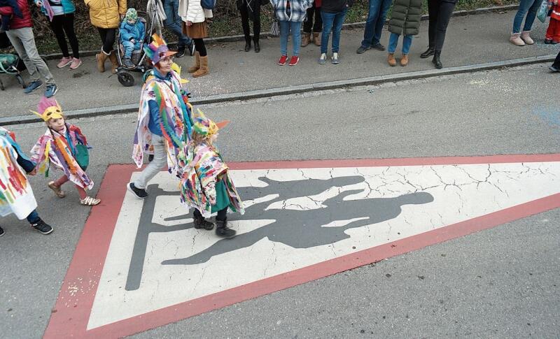 Für manche Kinder war die Umzugsroute auch der Schulweg.