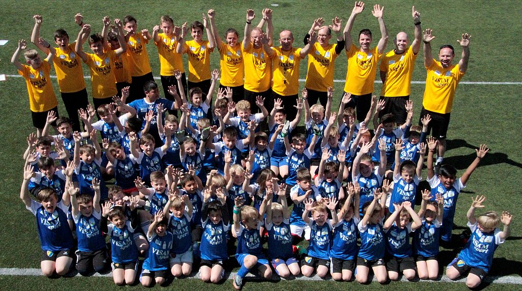 Junior-Coaches, Trainer und 51 Junioren verbrachten vier intensive Tage zusammen. Foto: Markus Hügin
