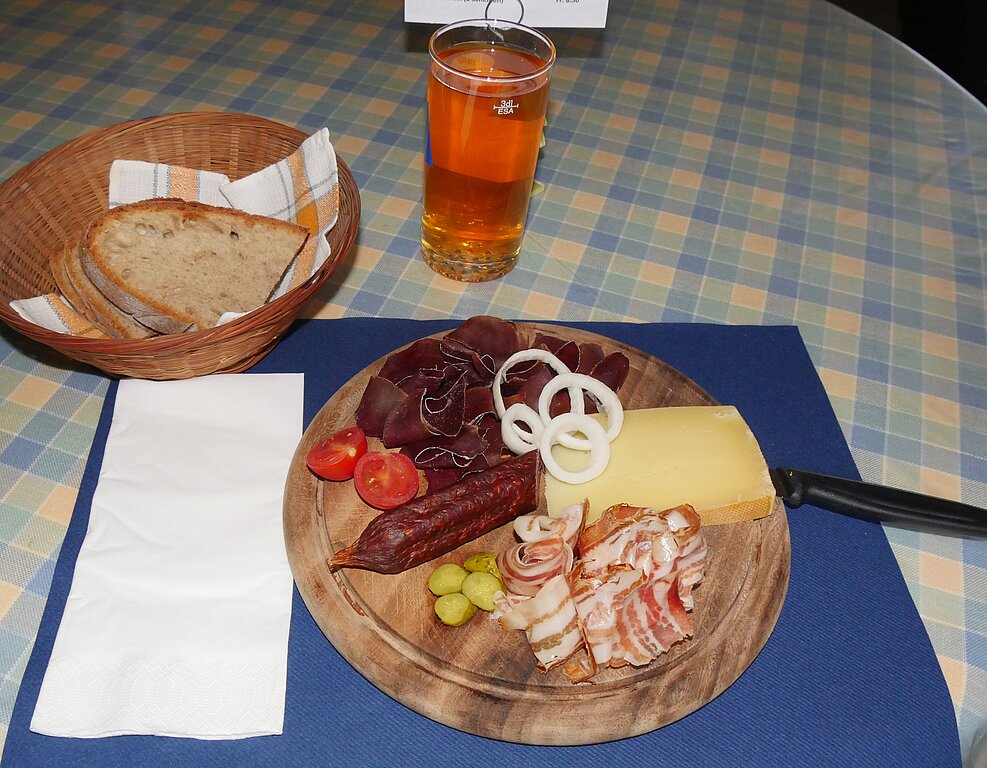Zvieribrättli in der Abendsmatt Lampenberg. fotos: b. eglin