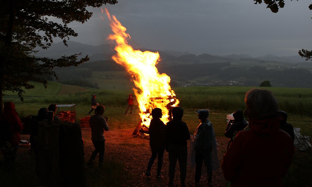 Letzten Freitag brannten an sechs Orten in der Schweiz Höhenfeuer, wie hier auf dem Zunzgerberg bei Hölstein.
