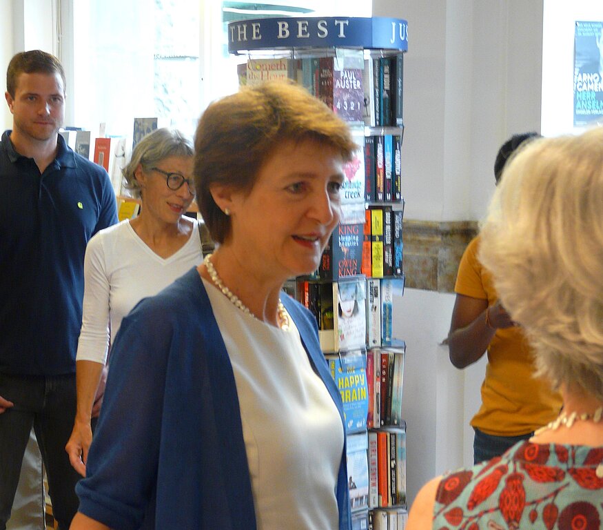 Simonetta Sommaruga im Gespräch mit dem Rapunzel-Team.
