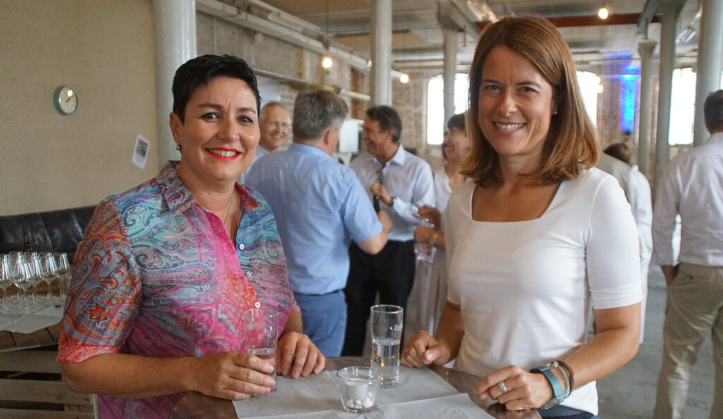 Frauenpower in der FDP. Ständeratskandidandidatin Daniela Scgneeberger (l.) und Nationalrätin Petra Gössi, Präsidentin FDP Schweiz.
