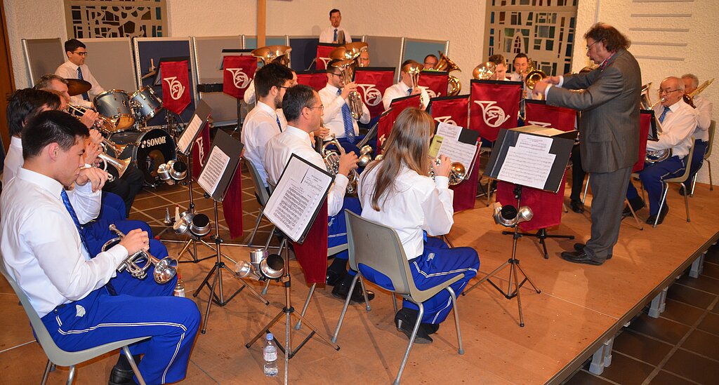 Die Brass Band Musikgesellschaft Füllinsdorf macht eine Zeitreise. Fotos: D. Thommen