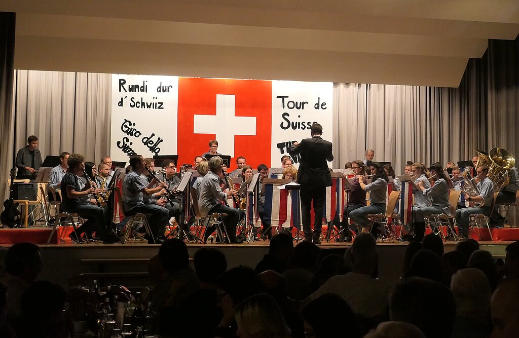 Der Musikverein unterwegs mit dem «Glacier Express».