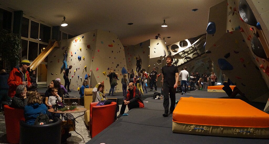 Die neue Boulderhalle «hebdi» öffnete zum ersten Mal ihre Tore. Fotos: R. Montalbo
