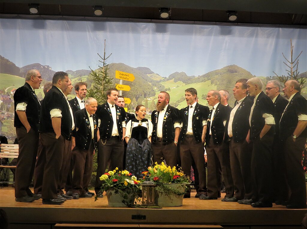 Der Gastklub Jodlerklub Schwarzenbach genoss es, auf der Bühne zu stehen.
