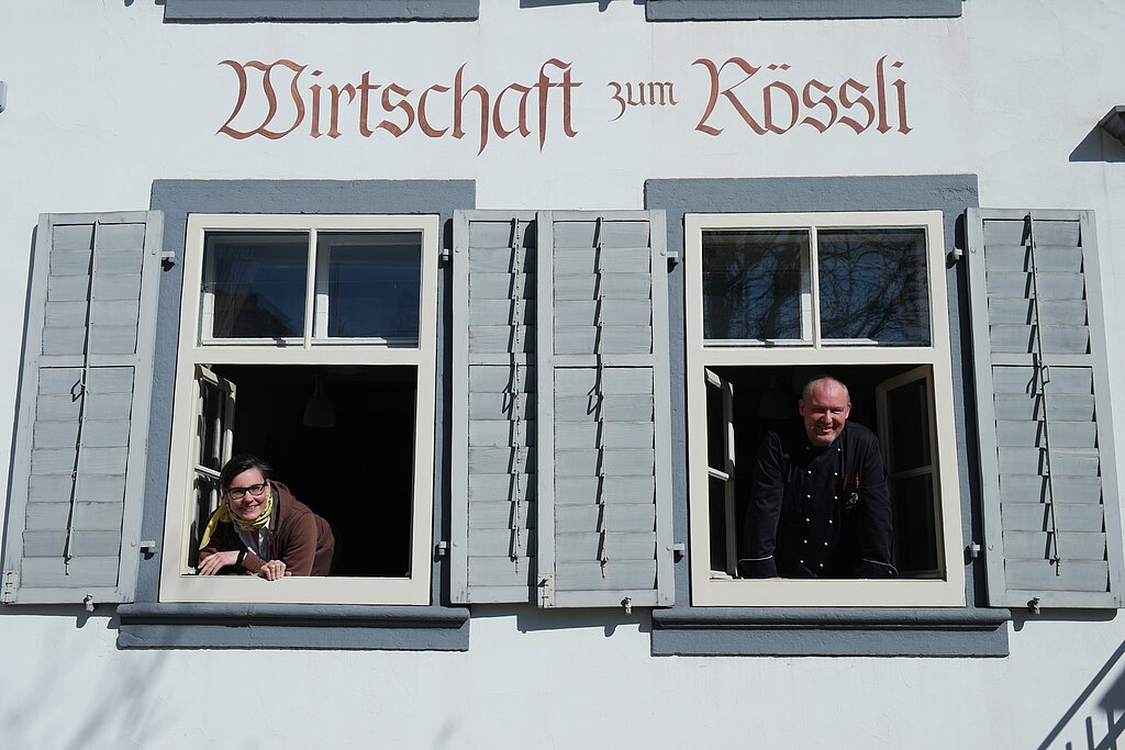 Das Wirtepaar Julia Kazis und Andi Suter, Ideengeber hinter der Chuchi. Foto: E. Gysin
