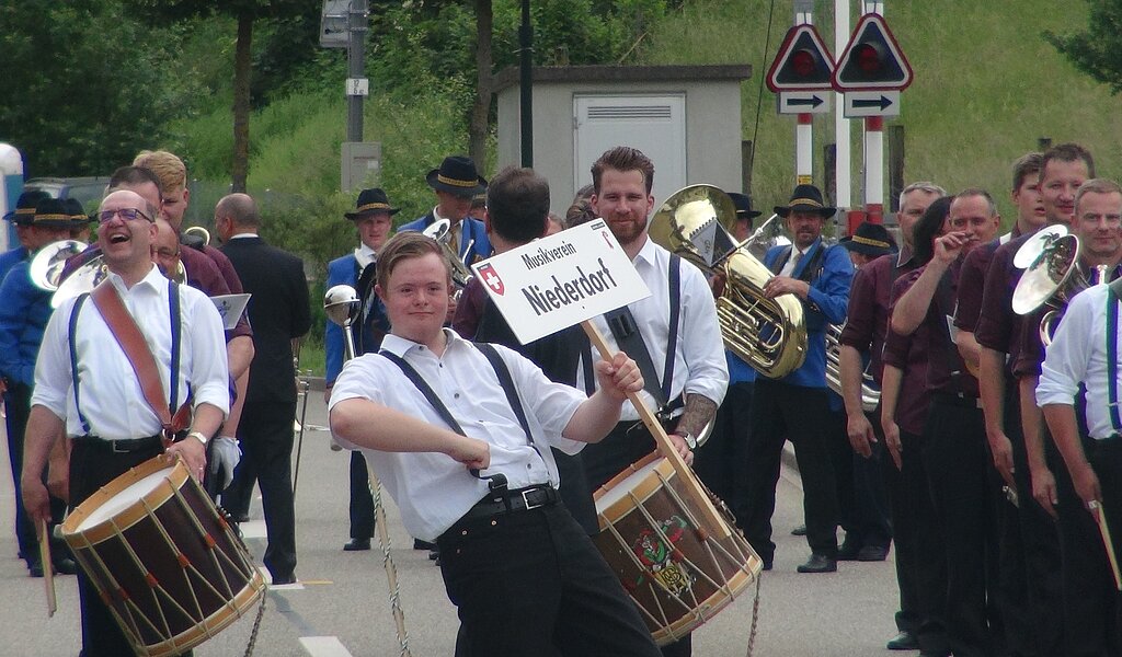 Wo Emanuel ist, da läuft etwas. Fotos: zVg
